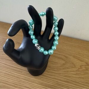 Vintage Elastic Beaded Bracelet Metal Antique Silver Tone Skull Green